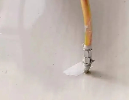 桃源瓷砖空鼓维修公司专业解答在瓷砖铺贴过程中，如果使用的砂料过粗（如全部使用了粗砂），可能会导致以下问题